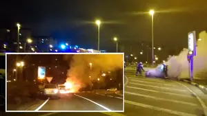 Impresionante incendio en Azpilagaña: las llamas 'devoran' un coche en el que viajaba un matrimonio