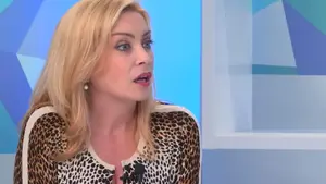 Un conocido rostro televisivo abandona Vox Navarra tras un expediente: "Es porque mi marido practica abortos"