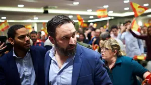 El PP permite con su abstención que declaren 'persona non grata' a Abascal en Ceuta