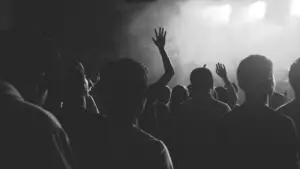 Denuncian a un bar del Casco Viejo de Pamplona por duplicar su aforo máximo durante el carnaval