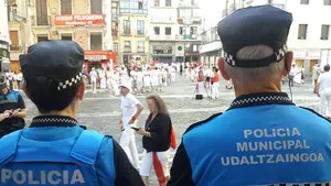 Pamplona aumenta las denuncias por orinar en la calle con las nuevas patrullas de policía