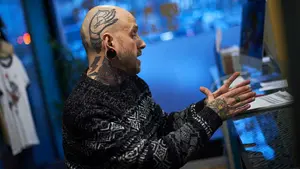 Arte grabado en la piel: así se diseñan y plasman los tatuajes en uno de los estudios más conocidos de Pamplona