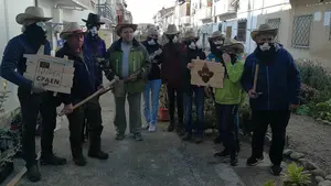 Nueva acción del Comando Borraja en Tudela, que instala un microparque en homenaje al vecino que lo cuidó