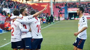 Un punto de oro: Osasuna salva los muebles en Soria con un golazo de Roberto Torres en el minuto 93
