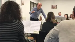 Sonoridad en una banda de música: el director de 'La Pamplonesa' realiza una 'master class' en Zizur Mayor