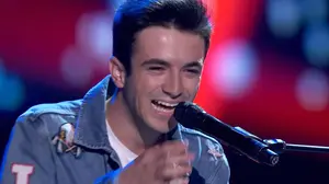 El pamplonés Javier Erro inaugura los novedosos asaltos de 'La voz' para logar pasar a la batalla final