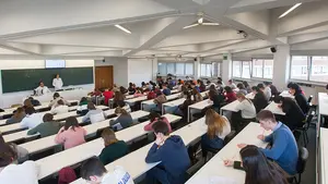 Futuros biólogos: 103 alumnos de 23 colegios participan en la Olimpiada de Biología en la Universidad de Navarra