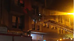 Con los muebles en llamas: un piso de Nóain sufre un incendio mientras sus dueños se encontraban fuera de casa