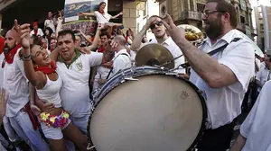 Propuesta 'a bombo y platillo': el Ayuntamiento pide el premio Príncipe de Viana para La Pamplonesa