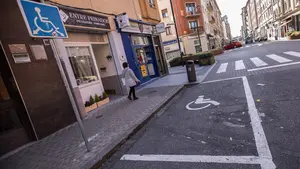 Apelan a la conciencia humana: defienden las plazas reservadas a personas con discapacidad en Pamplona