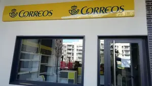 Correos instala un cajero automático en una oficina de Pamplona