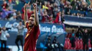 En el ático: Osasuna sufre para deshacerse del Nástic de Enrique Martín y sigue lanzado en cabeza