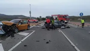 Nuevo accidente en el cruce de Arróniz de la NA-122: herida una mujer joven tras un choque entre dos coches