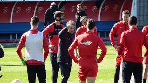 Los jugadores rojillos Luis Perea, Kike Barja y Lillo, ausentes en el trabajo de grupo en Tajonar