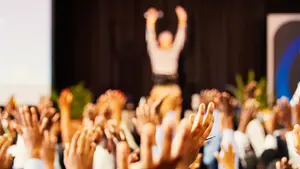 'Macrofiesta' en dos pisos de Pamplona: la policía desaloja a más de 30 estudiantes por molestar a los vecinos