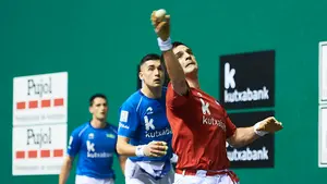 Elezkano y Rezusta hacen bueno el pronóstico y ganan con claridad a sus rivales en el frontón Labrit