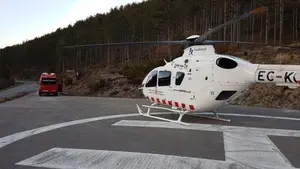 Trasladan a un ciclista de 77 años, en helicóptero e inconsciente, tras caer en Ázqueta