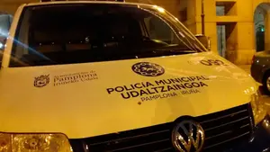 La pelea se complicó: agreden y hieren a un policía municipal en Pamplona cuando trataba de evitar una trifulca