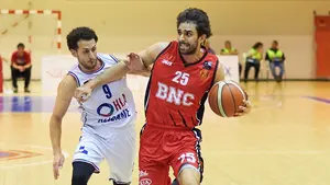 Durísima derrota: el Basket Navarra cae ante el líder Fundación Lucentum en el pabellón Arrosadía