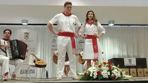 Más de un centenar de joteros se reúnen en el segundo certamen de jota navarra de Huarte