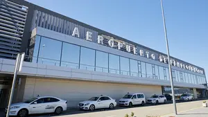 Las fuertes rachas de viento obligan a aterrizar en Noáin a un avión que volaba hacia Bilbao