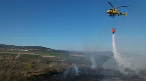 Tarde de fuegos en Navarra: los bomberos extinguen una decena de incendios de vegetación