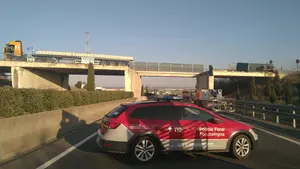 Cortan varias carreteras para ultimar la reposici&oacute;n del puente destrozado por un cami&oacute;n en Tudela