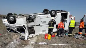 Una caravana vuelca a la altura de Murchante al ser golpeada por un turismo y deja una persona herida