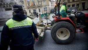 Los agricultores y ganaderos navarros se movilizan: "Vamos a ir a Pamplona y la llenaremos de tractores"
