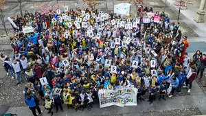Unos 400 escolares se manifiestan en Pamplona para conseguir "un mundo más sostenible"