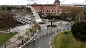 Alaphilippe impone su explosividad en Gorraiz, en la etapa disputada en Navarra de la Vuelta al País Vasco