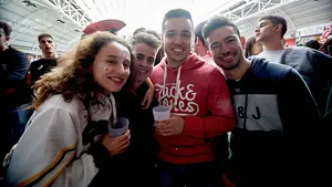 Miles de jóvenes celebran a lo grande la esperada carpa de primavera de la UPNA: todas las fotos