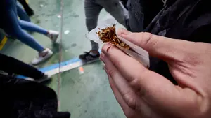 Pretendía vender droga en la carpa universitaria de Pamplona y termina siendo detenido