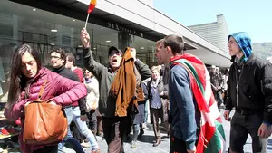 Dos detenidos y cargas policiales contra abertzales por insultar y agredir a simpatizantes de Vox en el País Vasco