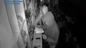 Detienen a tres ladrones, uno de ellos menor de edad, por asaltar y robar en una céntrica cafetería de Pamplona