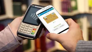 Una nueva manera de pagar en los comercios locales llega a Pamplona: intentan reducir el pago en efectivo