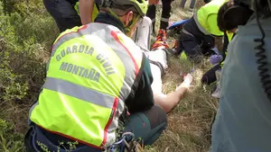 50 minutos de tensión: localizan en un barranco de Navarra a un motorista herido muy grave tras un accidente