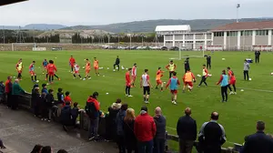 Jueves Santo en Tajonar: numeroso público en el entrenamiento de Osasuna, con la mirada puesta en Elche