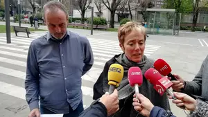Bildu tira de independentismo y aconseja "desconfiar de los partidos que tienen su centro en Madrid"