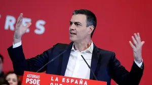 Sánchez rectifica y acepta verse las caras con sus adversarios políticos en un debate de ida y vuelta