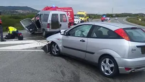 Cuatro personas heridas en una colisión entre dos vehículos ocurrida en la NA-122, en el cruce de Arróniz