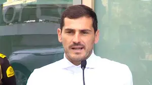 Casillas se emociona en su salida del hospital: "No s&eacute; lo que ser&eacute; en el futuro, lo importante era estar aqu&iacute;"