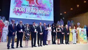 Medallas al compromiso social y la labor solidaria: la Cruz Roja premia a personas e instituciones