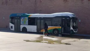 Denuncian que la empresa responsable de las villavesas vierte residuos peligrosos para la salud de los pamploneses