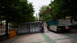 El inicio del montaje de la T&oacute;mbola de C&aacute;ritas acerca los Sanfermines: esta es su fecha de apertura