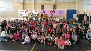 Más de 200 personas se reúnen a ritmo de zumba en la jornada solidaria de la Asociación Navarra de Autismo