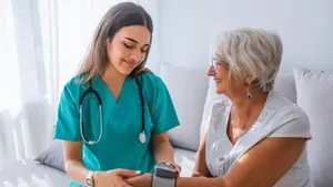 Reclaman a Chivite que permita que los enfermeros puedan realizar cirugías menores en los centros de salud