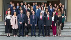 La Clínica Universidad de Navarra brinda un emotivo adiós a su última promoción de MIR