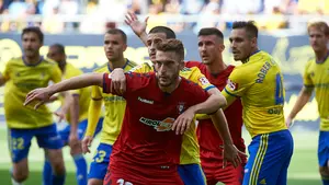 El ascenso debe esperar: los rojillos solo son capaces de empatar ante el Cádiz en el Ramón de Carranza