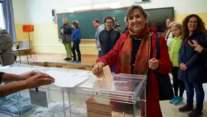 Marisa de Simón avisa al votar de que "nos jugamos mucho, de la misma manera que nos lo jugamos en el 2015"